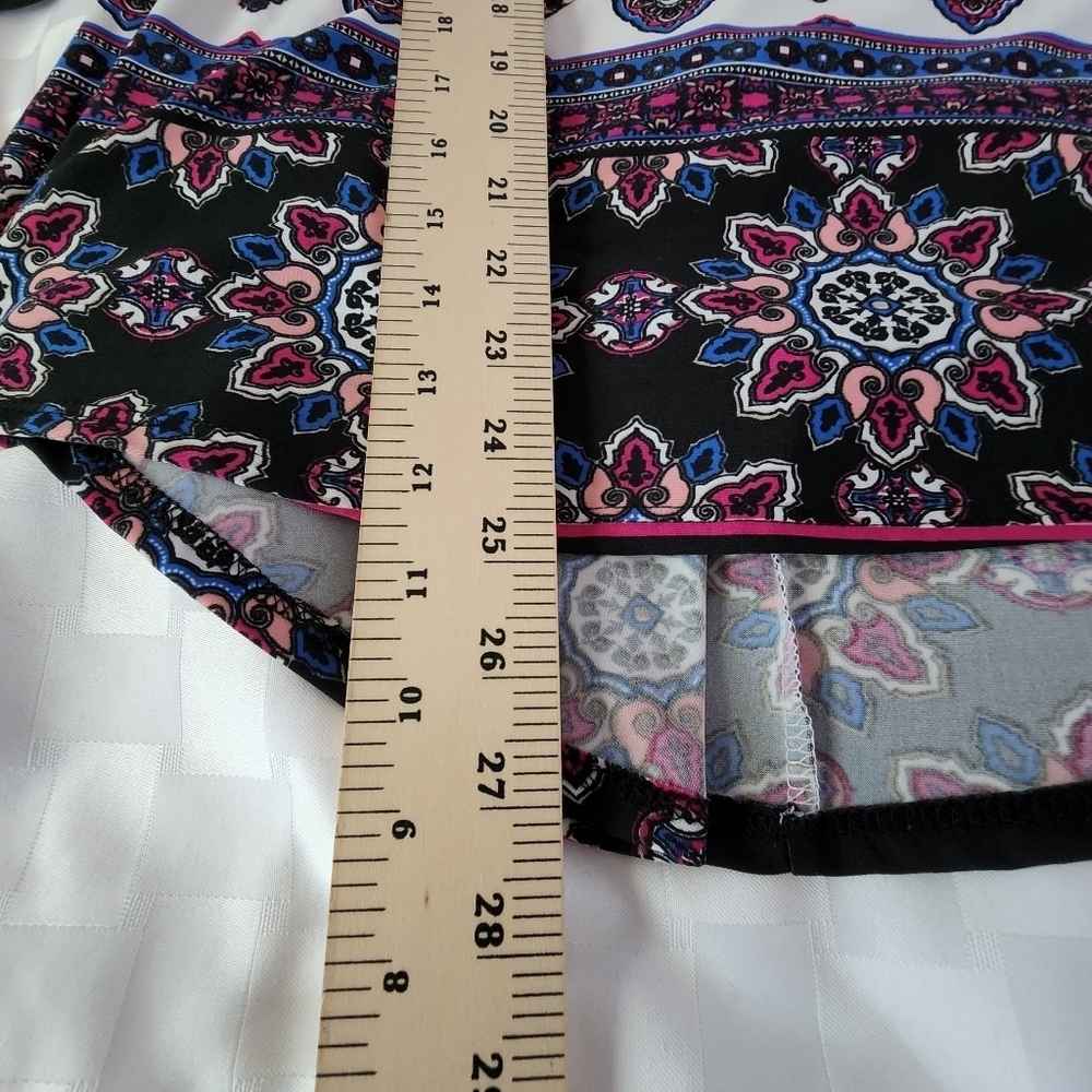 Love Spell Sleeveless Criss-Cross Scope Neck Aztec Print Women's Top Size S - Picture 4 of 5